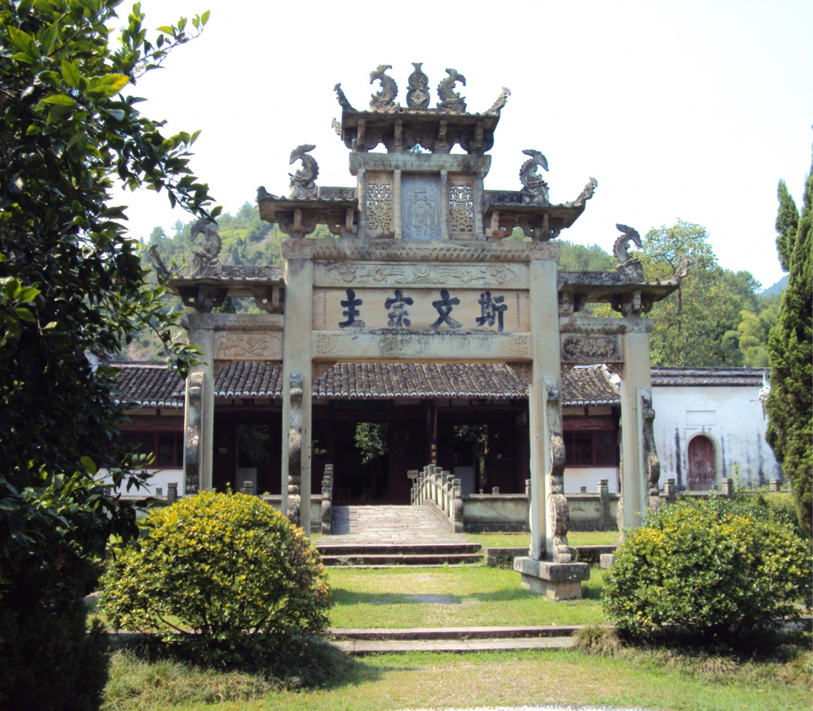 Chinese arch monument