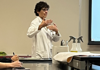 Photo of Karen Wellner teaching a class
